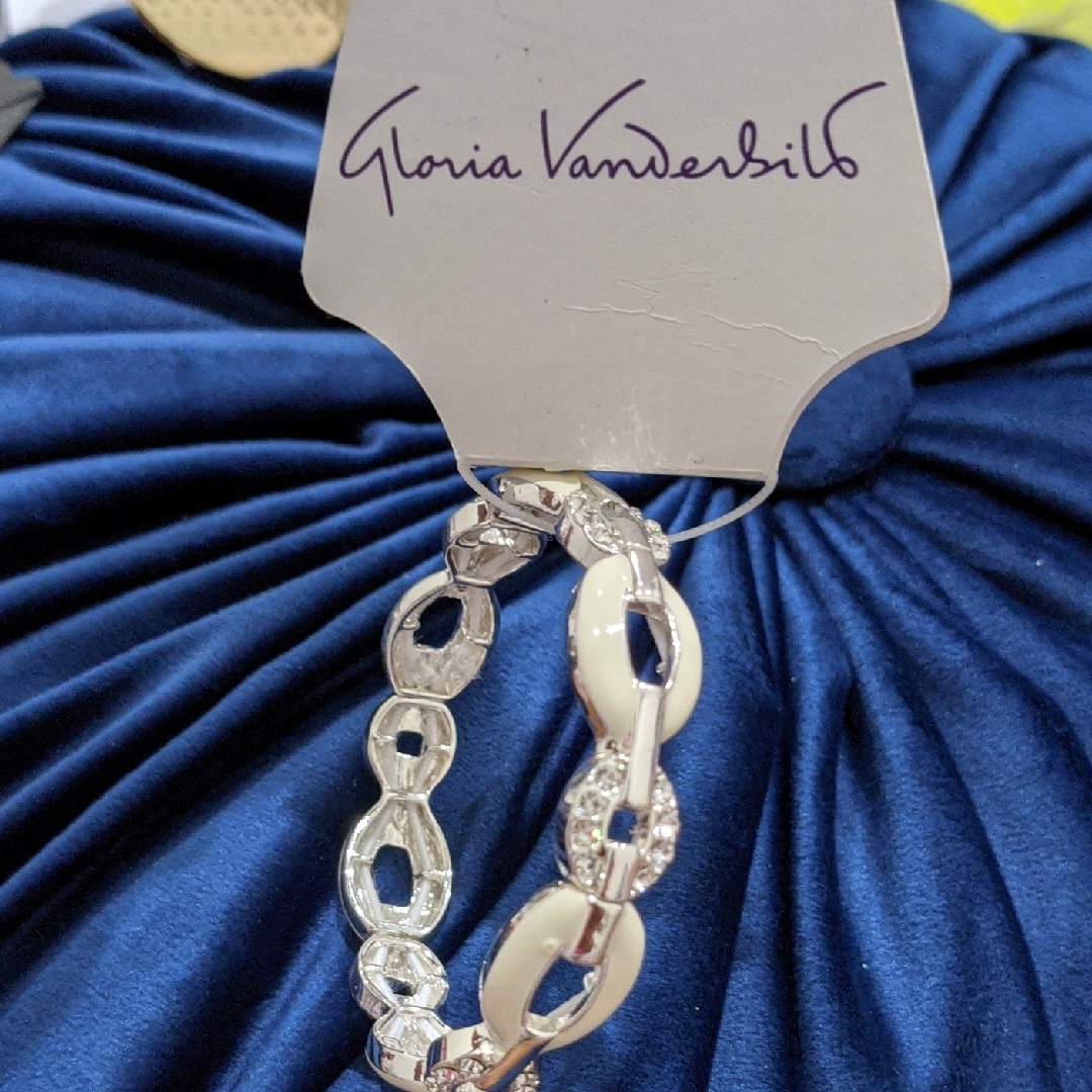 Gloria Vanderbilt Silver And Cream Bracelet